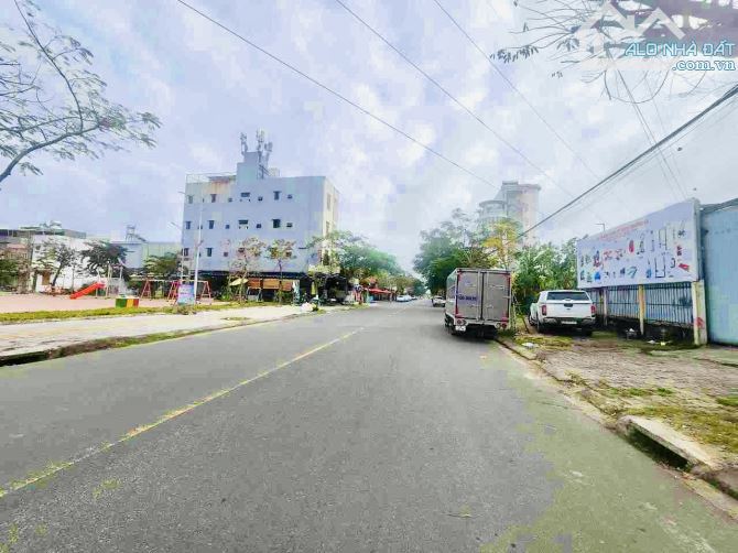 Hoà Xuân - Bán Lô Góc Trần Văn Trà - 250m2 - Đường 10m5 - 8Tỷ88.