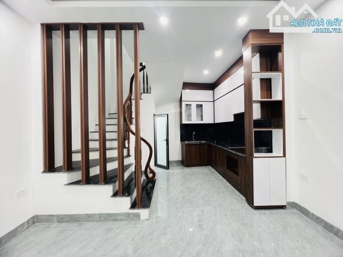 BÁN NHÀ 5 TẦNG, NGỌC THUỴ , Ô TÔ ĐỖ CỔNG, 30M, CHỈ 5 TỶ +