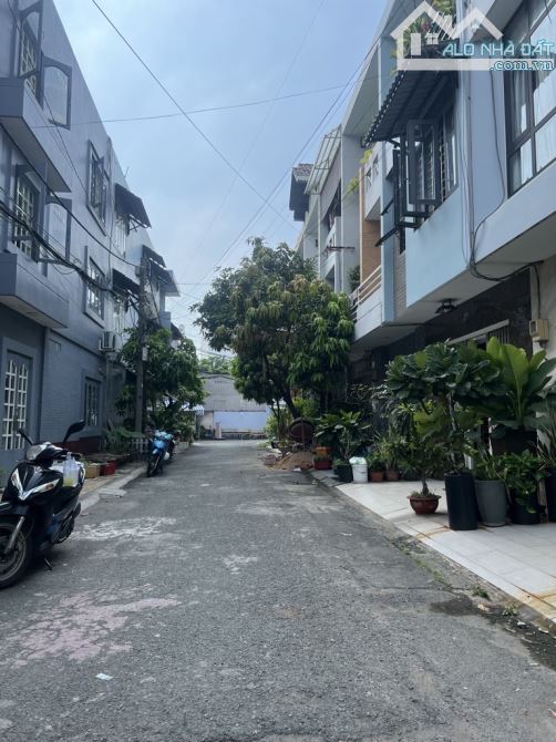 Bán nhà 3 tầng, 50m2. hẻm xe tải, gần sân bay, Trường Chinh, phường 15, Tân Bình