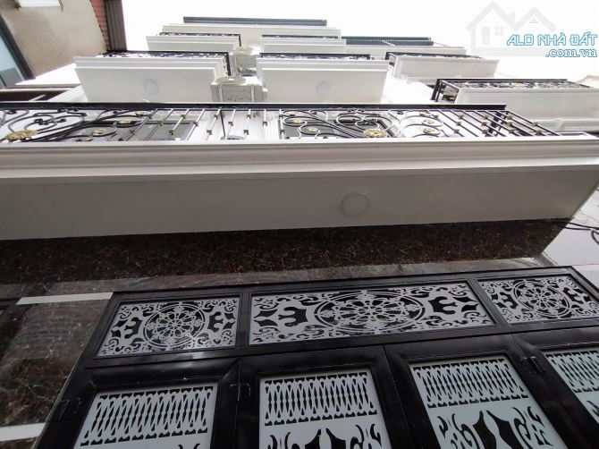 Bán nhà Phố Lụa-Vạn Phúc 44/48m2 5 tầng ô tô đỗ cách 10m ,giá 8,68 tỷ có thương lượng .