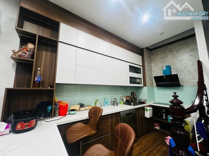 Cần bán nhà tại Tả Thanh Oai, Hoàng Mai 46m², 5 tầng, Ô TÔ vào tận nhà – Giá 5 tỷ