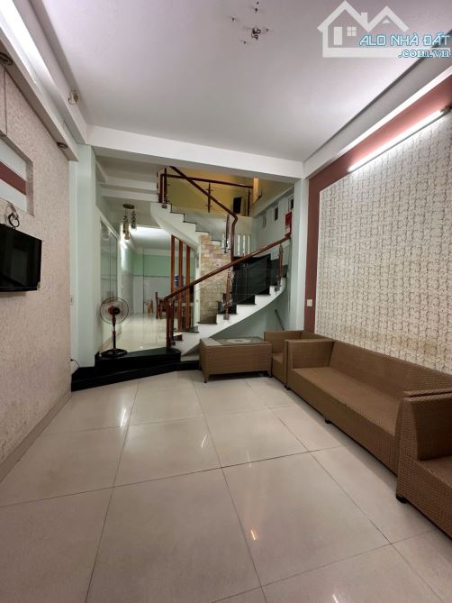 Bán nhà 3 tầng Kiệt ô tô Nguyễn Hữu Thọ gần sân bay trường học