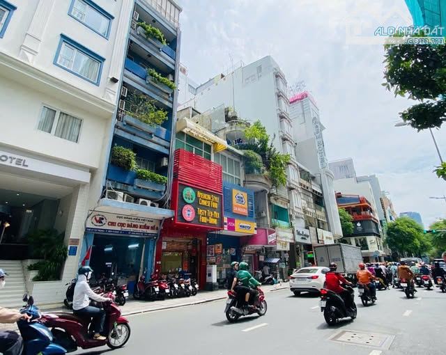 Bán nhà siêu vị trí MT Lý Tự Trọng, P Bến Thành Quận 1, DT 4 x 20m, cách chợ Bến Thành 500