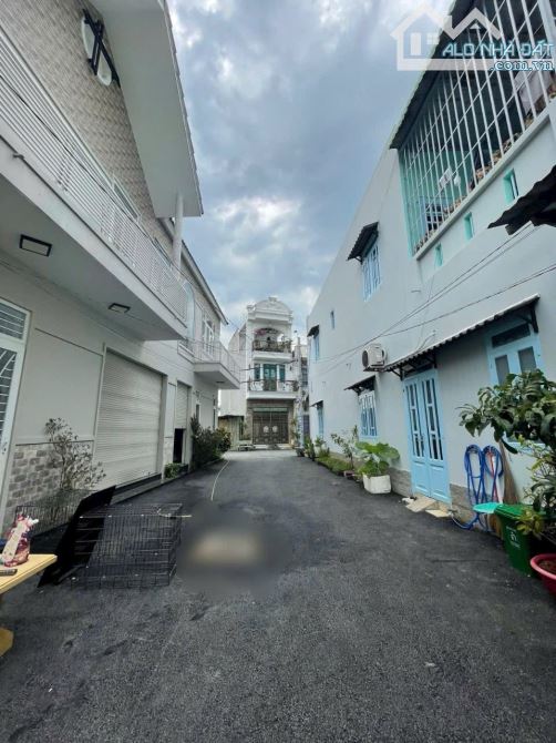 Gấp Bán nhà ngay chợ Bình Thành hẻm 7m xe hơi vào nhà 70m2,2Tầng Nhỉnh 3tỷ  

  
Gấp