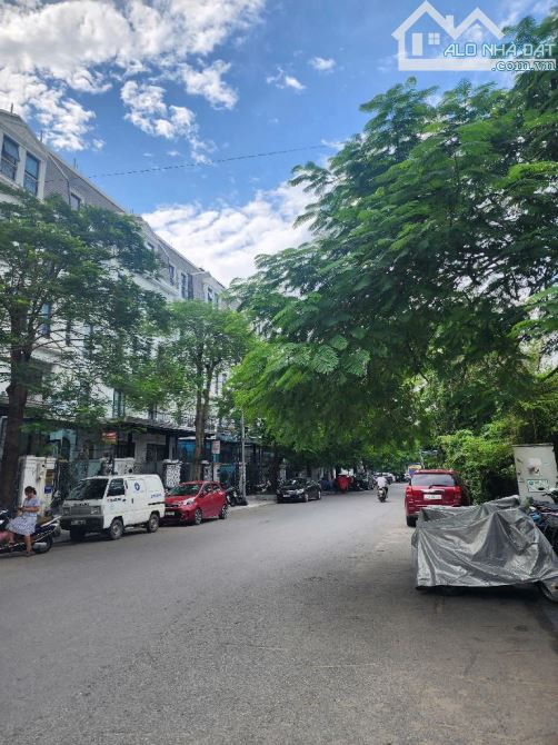 Siêu phẩm Linh Đàm,Vỉa hè rộng - Kinh doanh - 3 bước ra hồ - Thang máy - Nội thất cao cấp
