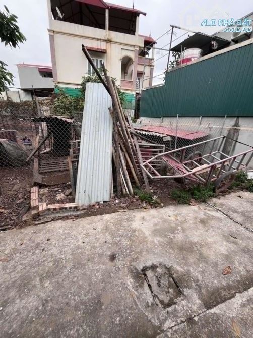 Thôn 1 Vạn Phúc, DT: 57m, MT: 5.2m, giá 2.9 tỷ, ngõ 2.7m, cách 10m ra đường o tô tải phi