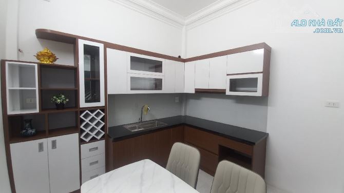 Nhà Hoàng Hoa Thám 4 tầng 35m 7,15 tỷ