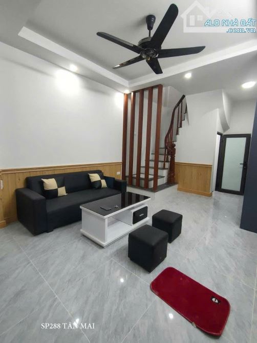 Bán nhà Tân Mai, Hoàng Mai, 28m2x5T, giá nhỉnh 4 tỷ, cách ôtô tránh 10m, ngõ thông