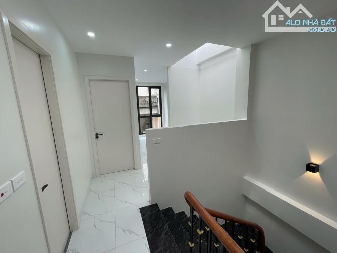 Bán Nhà Mới 37m2- 4T- MT 5m- Phố Tản Đà- HĐ- ô tô đỗ 10m- Ngõ thông- Sổ vuông- Nhỉnh 8 tỷ - 10