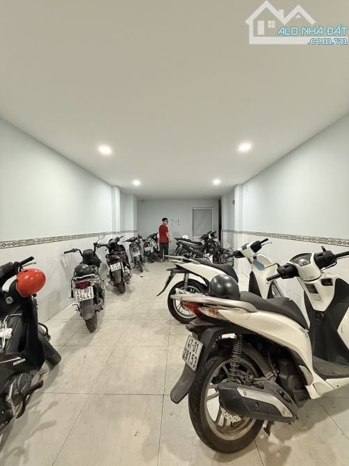 Bán CHDV gần Đh Văn Lang, [5 tầng, 81m2, 4.1x16, 9 phòng, 286m2 sàn], dòng tiền 4%/năm - 11