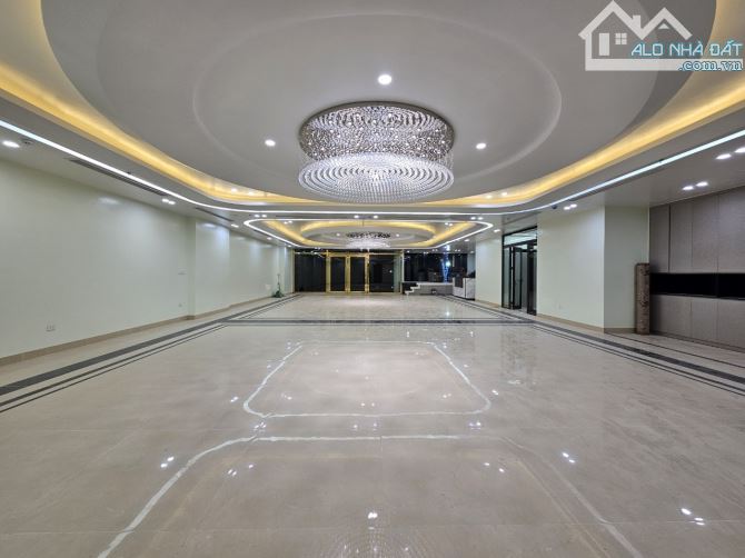 Bán tòa nhà mặt phố Nguyễn Trãi, lô góc, kd đỉnh, 200m2x10T, giá 101 tỷ - 1