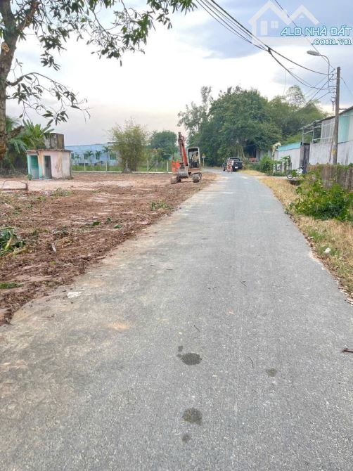 Bán 100m2 thổ cư, nở hậu đường Mỹ Hạnh Nam giá 1 tỷ 100 triệu có sổ hồng riêng - 1
