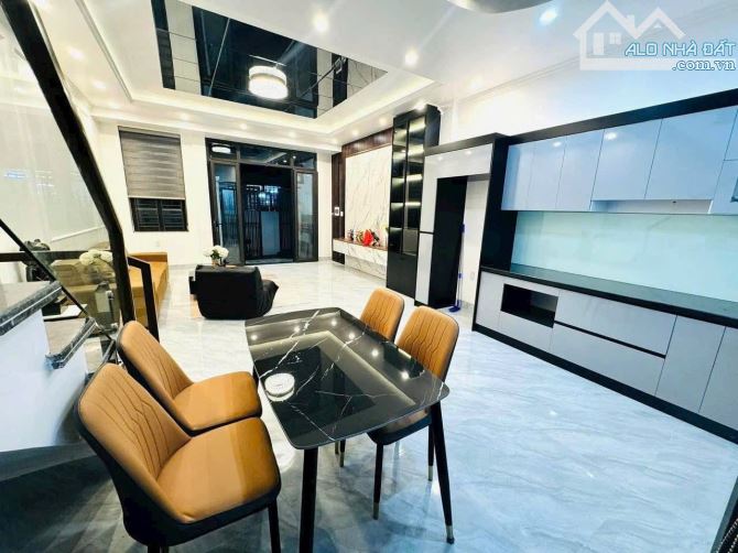 Bán nhà trong ngõ 230 Miếu Hai Xã - DT 60m, sân cổng riêng - 1