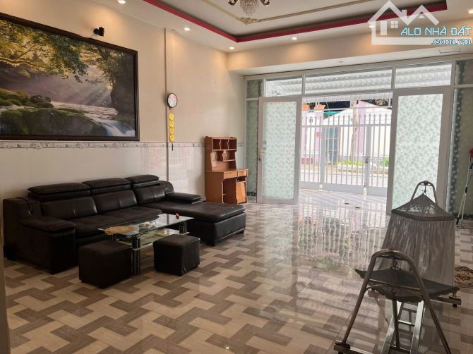 Hàng Siêu Ngộp Bán nhanh Căn nhà ở Trịnh Thị Miến Hóc Môn Sổ hồng Riêng 100m2 630triệu - 1