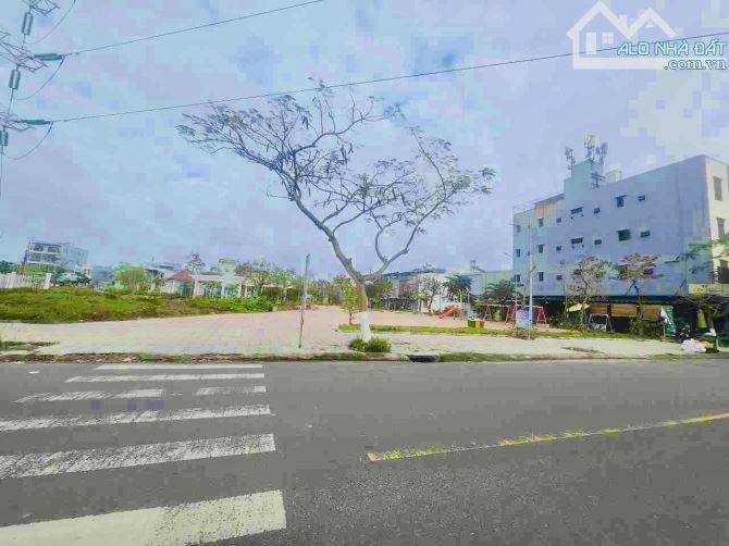 Hoà Xuân - Bán Lô Góc Trần Văn Trà - 250m2 - Đường 10m5 - 8Tỷ88. - 1