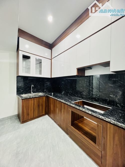 BÁN NHÀ 5 TẦNG, NGỌC THUỴ , Ô TÔ ĐỖ CỔNG, 30M, CHỈ 5 TỶ + - 1