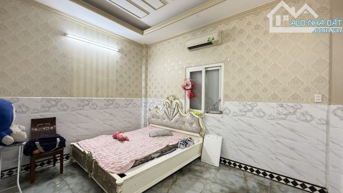 Bán nhà 4 tầng Mặt tiền KP8 Ngay Lê Thị Hà hẻm xe tải thông 6m dt 220m2 giá chỉ 10 tỷ. - 1