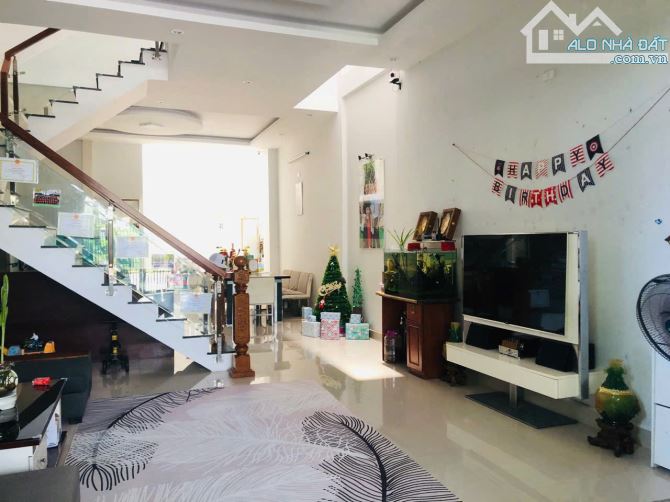 Bán Nhà 3 Tầng Nam Việt Á. 102 m2. ngang 5,7m - 1