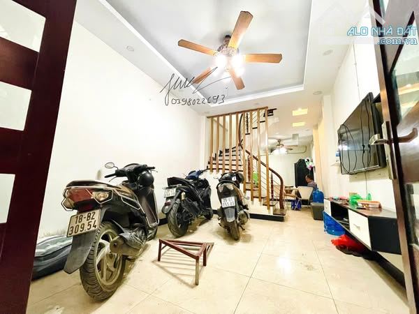 Cho thuê nhà nguyên căn Hoàng Hoa Thám | 40m² | 5 tầng | 4PN | 12 triệu/tháng - 1