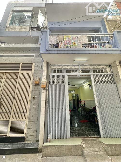 HXH ngay Chợ Nguyễn Tri Phương. Q10. 40m2. 2 tầng. 2Pn. Chính chủ 1 đời. Chỉ 7.x tỷ - 1