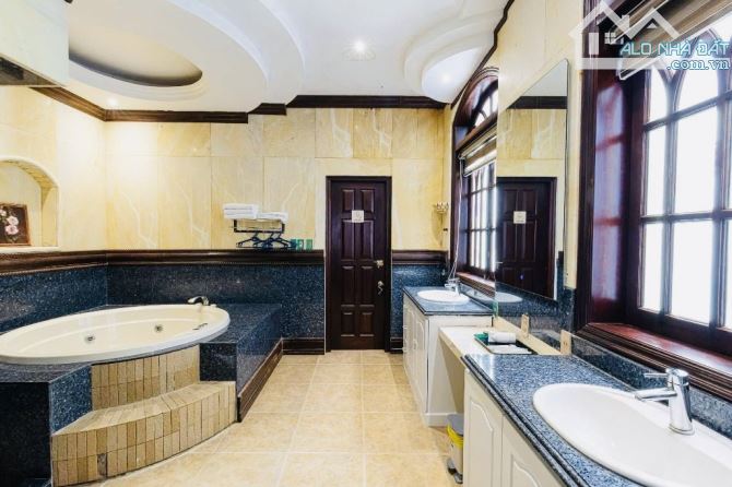 BÁN CĂN VILLA 850M2 KIẾN TRÚC PHÁP ĐƯỜNG LƯU QUANG THUẬN, MỸ AN. CHO THUÊ 55TR/THÁNG - 12