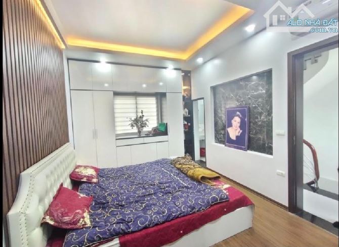 Lô Góc – ngõ thông chỉ 17 tỷ! Phố  Nguyễn Lân – TX, 65m2, mặt tiền 4.7m. - 2