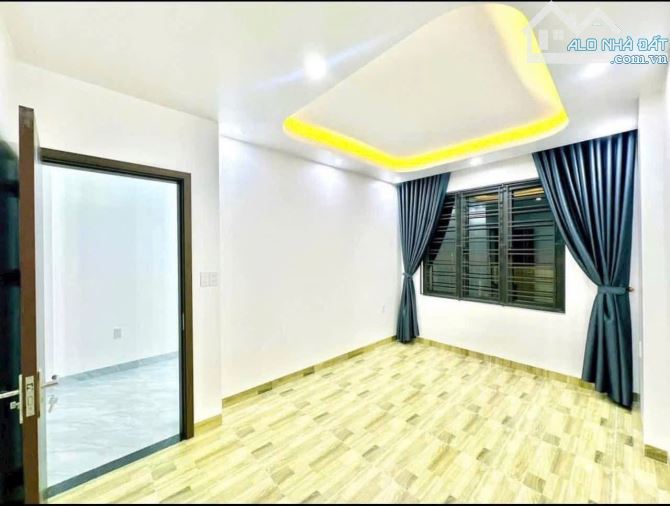 Bán nhà trong ngõ 230 Miếu Hai Xã - DT 60m, sân cổng riêng - 2