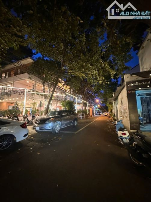 Bán căn góc 2 mặt tiền 4 tầng, P Phước Hoà, Nha Trang. 449m2 ngang 18m đang cho thuê - 2