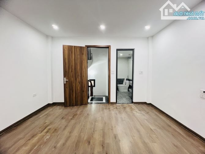 BÁN NHÀ 5 TẦNG, NGỌC THUỴ , Ô TÔ ĐỖ CỔNG, 30M, CHỈ 5 TỶ + - 2