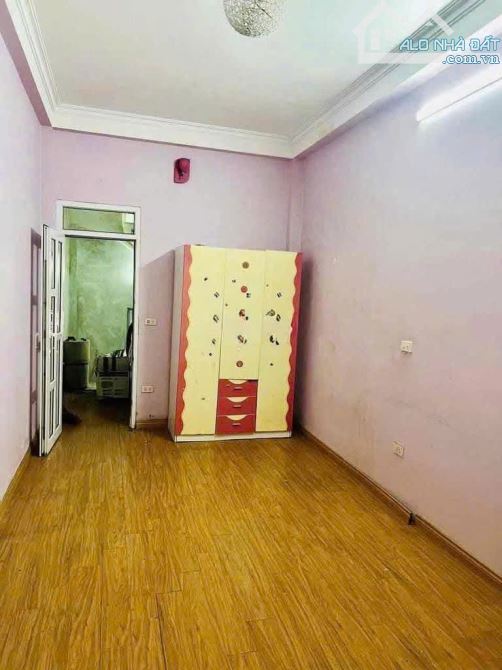 Cho thuê nhà ngõ 219 Vĩnh Hưng, 4 tầng, 30m2, 2 ngủ khép kín, 8 Triệu - 2