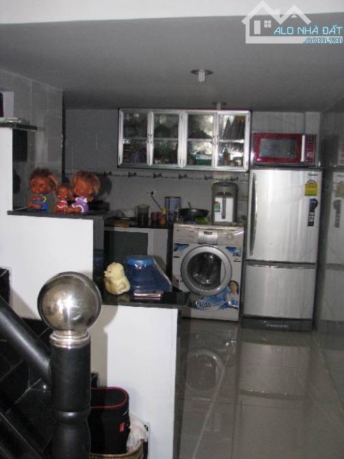 Nhà đẹp 3 tầng vào ở ngay - hẻm 8m 31m2 giá chỉ 4,2tỷ - 2