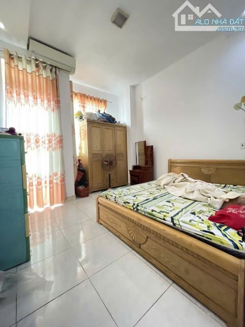 Gấp Bán nhà ngay chợ Bình Thành hẻm 7m xe hơi vào nhà 70m2,2Tầng Nhỉnh 3tỷ  

  
Gấp - 2