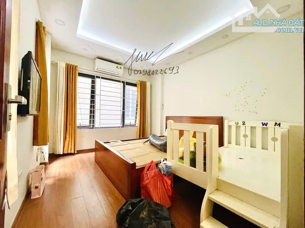 Cho thuê nhà nguyên căn Hoàng Hoa Thám | 40m² | 5 tầng | 4PN | 12 triệu/tháng - 2