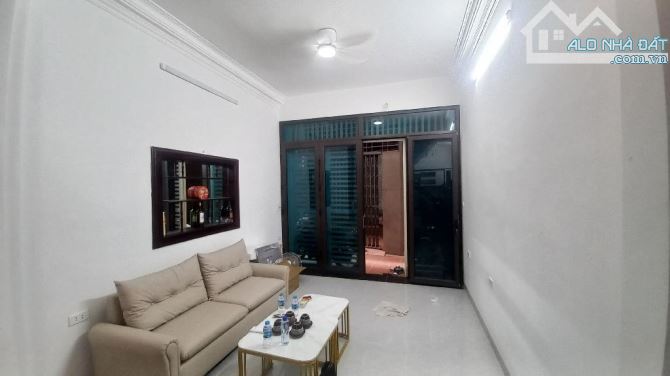 Nhà Hoàng Hoa Thám 4 tầng 35m 7,15 tỷ - 2