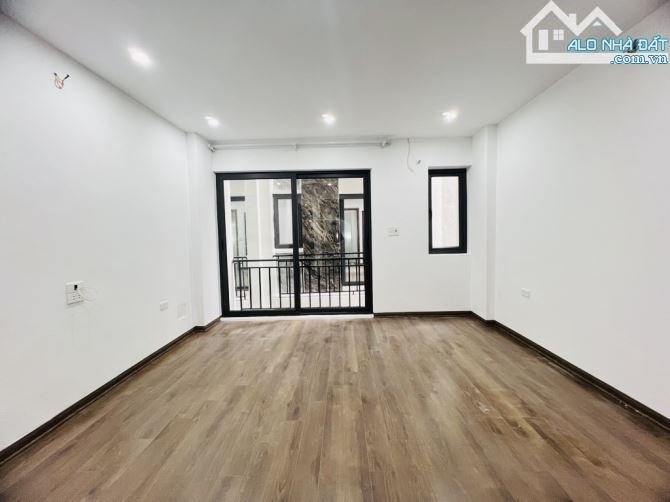 BÁN NHÀ 5 TẦNG, NGỌC THUỴ , Ô TÔ ĐỖ CỔNG, 30M, CHỈ 5 TỶ + - 3