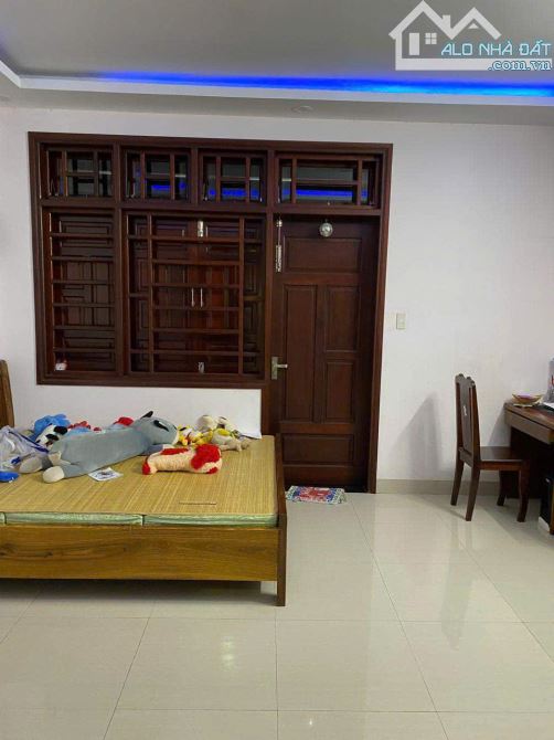Bán nhà 3 tầng, 3 mê, 2 mt đường Hoàng Thúc Trâm- Ngay Tiểu La. DT 90M2 – Siêu đẹp - 3