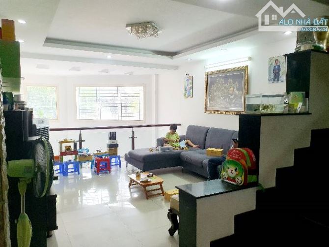 ĐƯỜNG XE HƠI 8M - LÔ GÓC KHÔNG LỘ GIỚI - CÓ VỈA HÈ 3M VỪA Ở VỪA KINH DOANH - GIÁ 13 TỶ - 3
