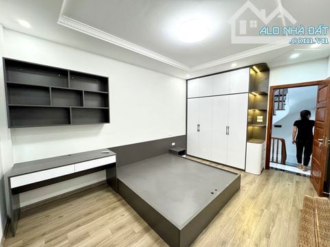 Bán nhà Hoàng Mai Ngõ thông kinh doanh tốt oto qua nhà, 40m2 giá nhỉnh 6 - 3