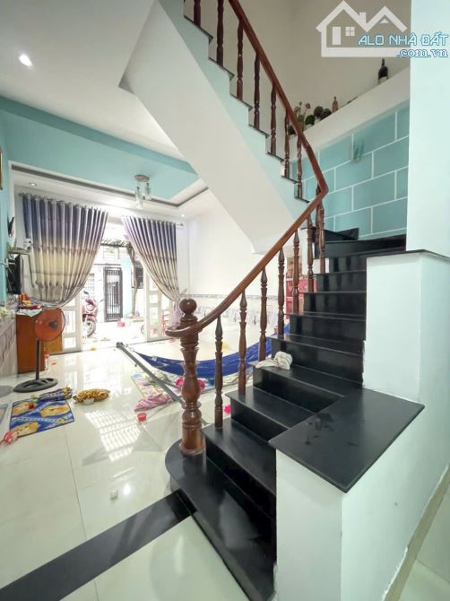 Gấp Bán nhà ngay chợ Bình Thành hẻm 7m xe hơi vào nhà 70m2,2Tầng Nhỉnh 3tỷ  

  
Gấp - 3