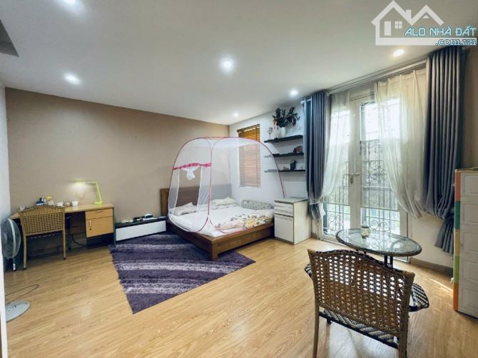 Siêu phẩm Linh Đàm,Vỉa hè rộng - Kinh doanh - 3 bước ra hồ - Thang máy - Nội thất cao cấp - 3