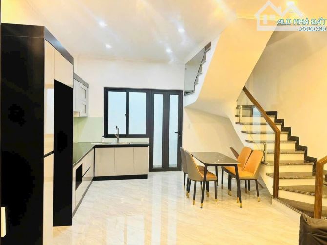 Bán nhà trong ngõ 230 Miếu Hai Xã - DT 60m, sân cổng riêng - 4