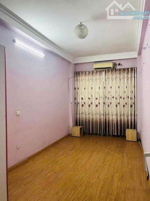 Cho thuê nhà ngõ 219 Vĩnh Hưng, 4 tầng, 30m2, 2 ngủ khép kín, 8 Triệu - 4