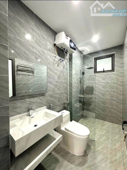 Bán nhà trong ngõ 230 Miếu Hai Xã - DT 60m, sân cổng riêng - 5