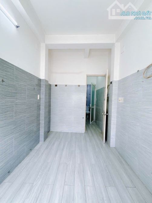 Bán nhà 3 tầng có Sân Thượng, 2pn 3wc, Tôn Đản Q4, giá 2.6 tỷ - 5