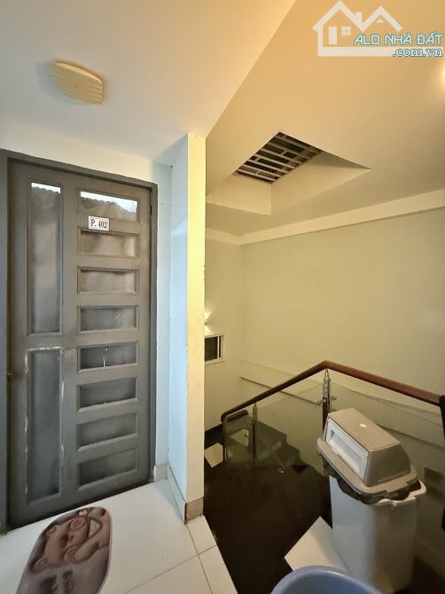 Bán CHDV gần Đh Văn Lang, [5 tầng, 81m2, 4.1x16, 9 phòng, 286m2 sàn], dòng tiền 4%/năm - 6
