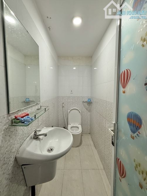 Bán CHDV gần Đh Văn Lang, [5 tầng, 81m2, 4.1x16, 9 phòng, 286m2 sàn], dòng tiền 4%/năm - 8