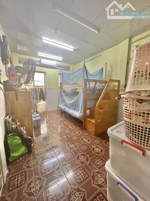 HXH ngay Chợ Nguyễn Tri Phương. Q10. 40m2. 2 tầng. 2Pn. Chính chủ 1 đời. Chỉ 7.x tỷ - 8