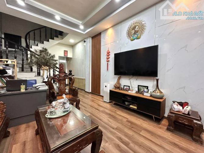 VIEW SÔNG -  HẺM 5M - Ô TÔ 7 CHỖ NGỦ TRONG NHÀ - 4 TẦNG BTCT - 70M2 - 9