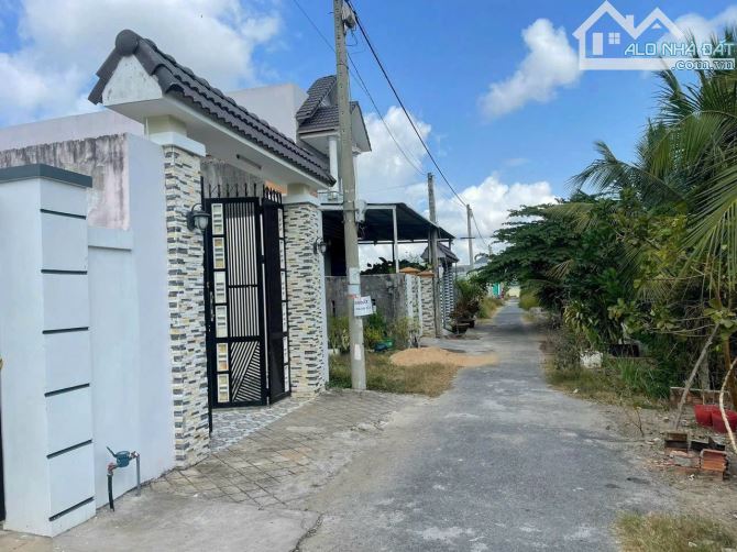 Nhà hoặc đất nhánh nhựa cách trường đại học Trà Vinh 300m