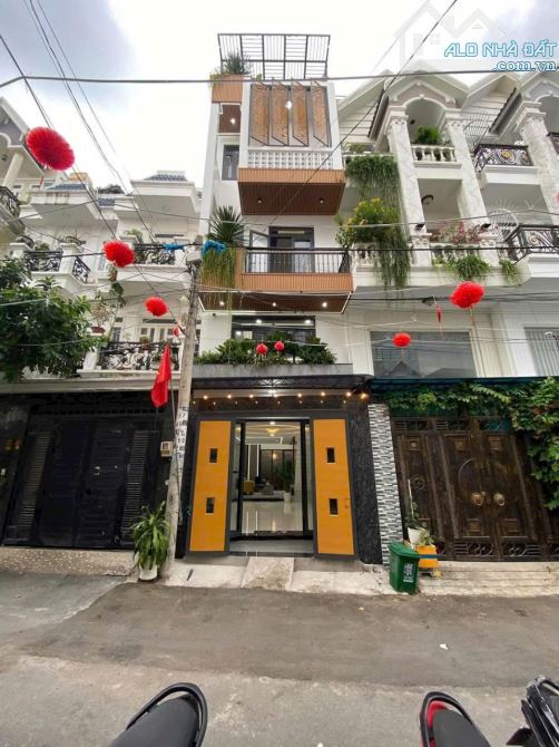 Nhà mới 68m2,3 làu , full nội thât, giá 6.2 tỷ huong nam